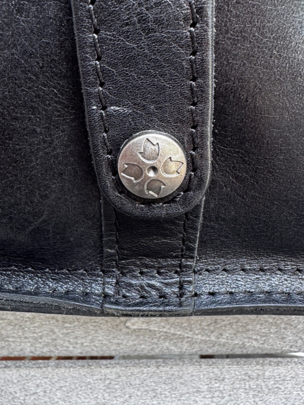 Patricia Nash Black Leather Crossbody Bag Tan Suede Interior Flap Snap - Picture 3 of 15